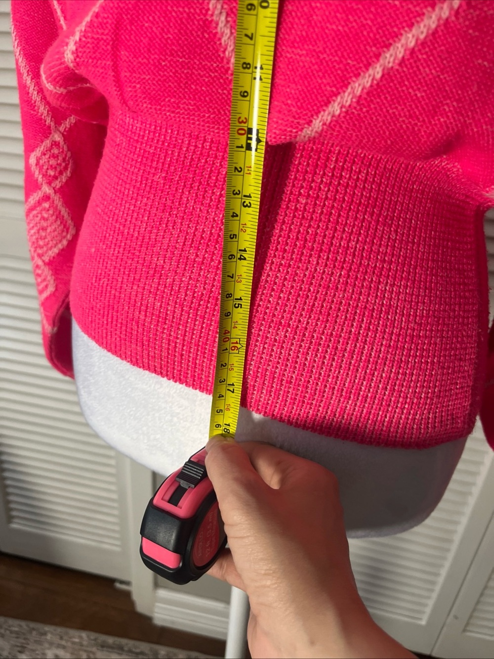 Bogner Bright Pink Crewneck Sweater with white diamond Argyle print sz Small - Picture 8 of 11